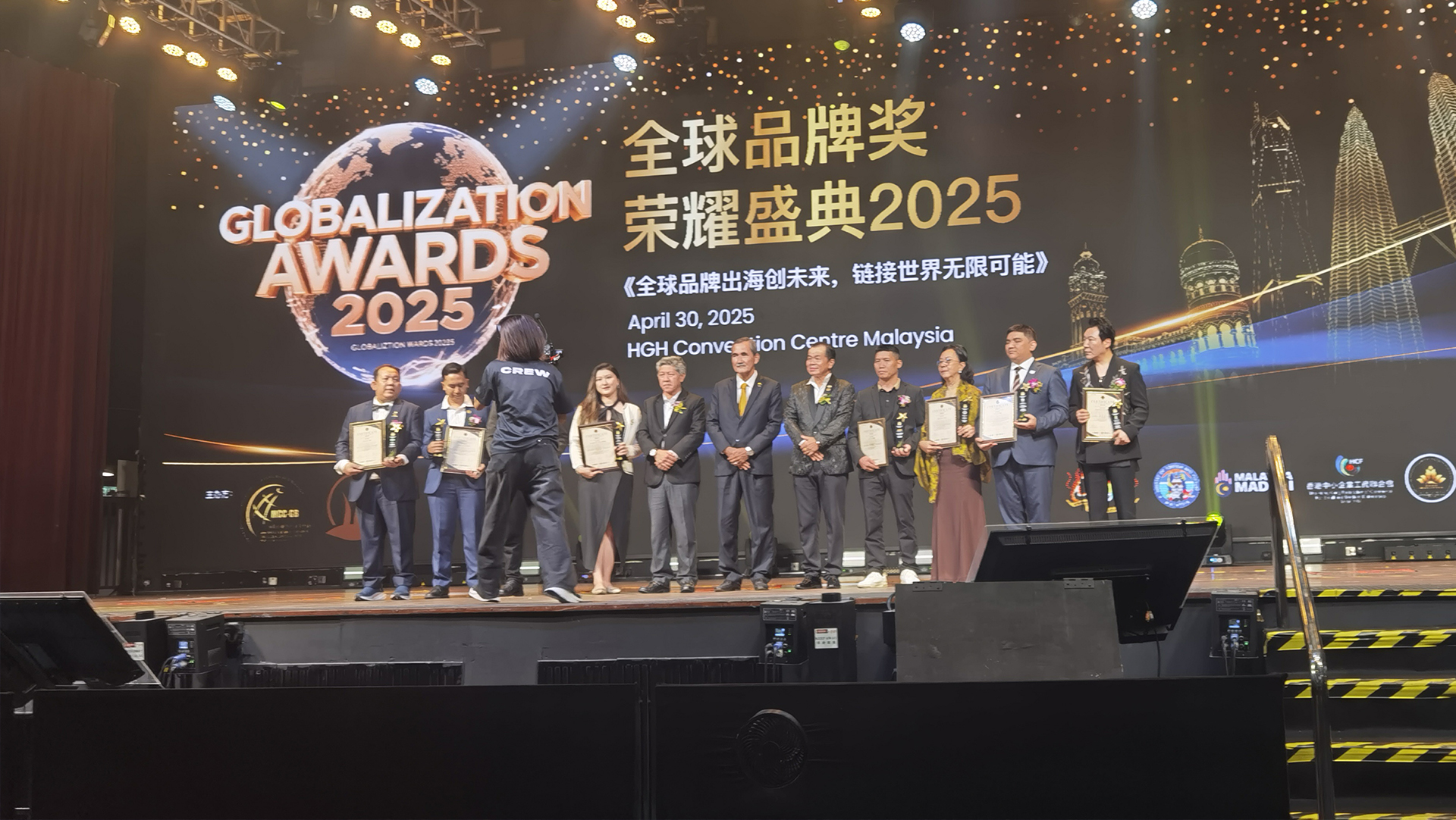 东升国际家居荣获2025国际健康睡眠科技金奖 科技睡眠方案闪耀马来西亚荣耀盛典